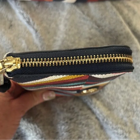 ⭐️SOLD⭐️ EUC Tory Burch Kerrington Diamond Square Zip Around Wallet - Picture 7 of 8